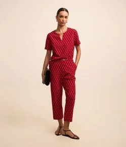 Calça Reta em Crepe com Detalhe no Cós e Estampa Geométrica