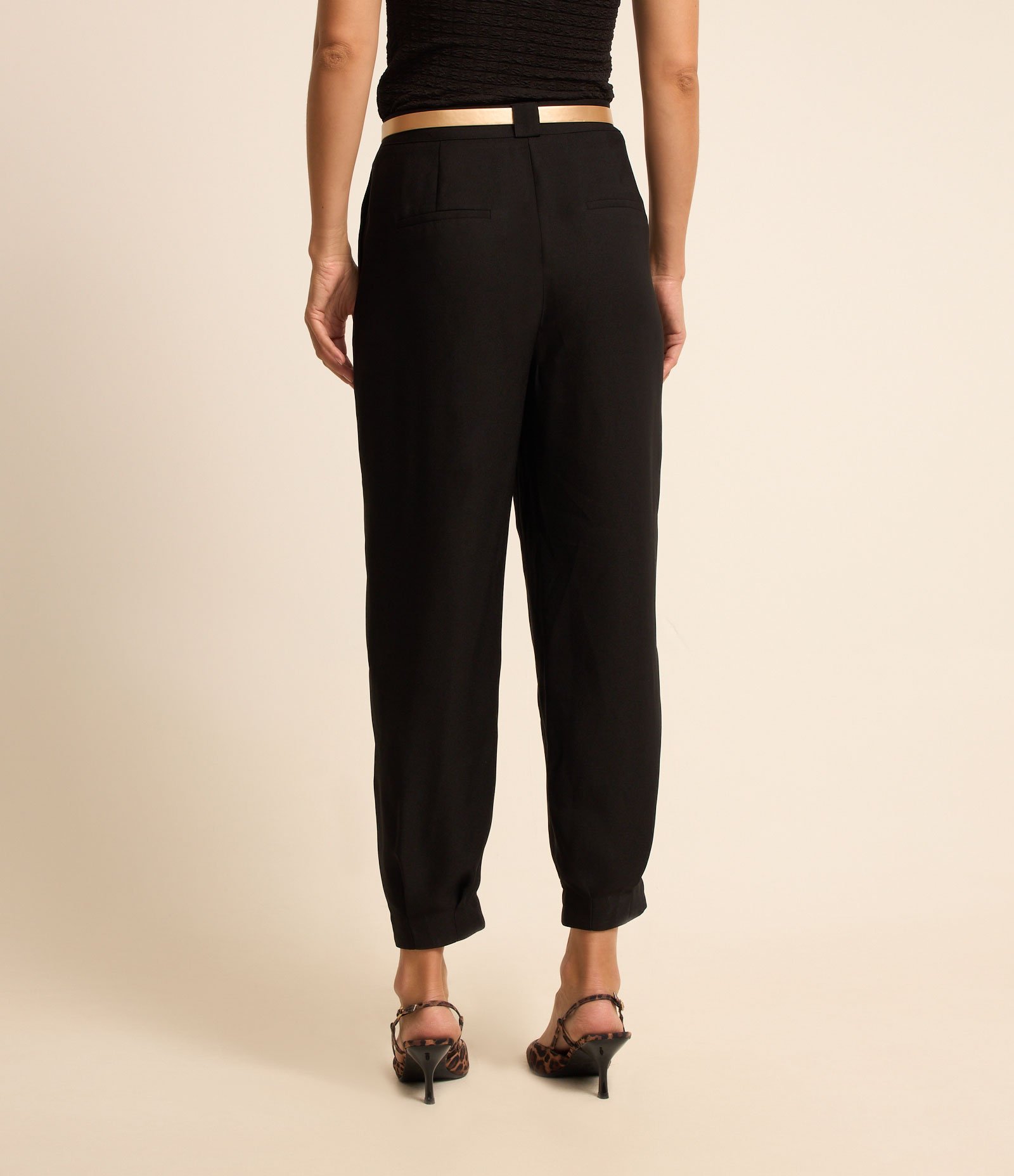 Calça Canoura Cintura Alta e Cinto de PU com Efeito Metalizado Preto 3