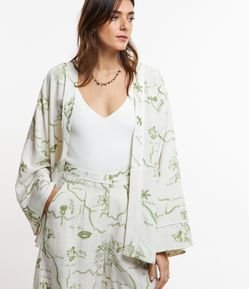 Kimono em Viscolinho com Amarração na Cintura e Estampa Paisagem
