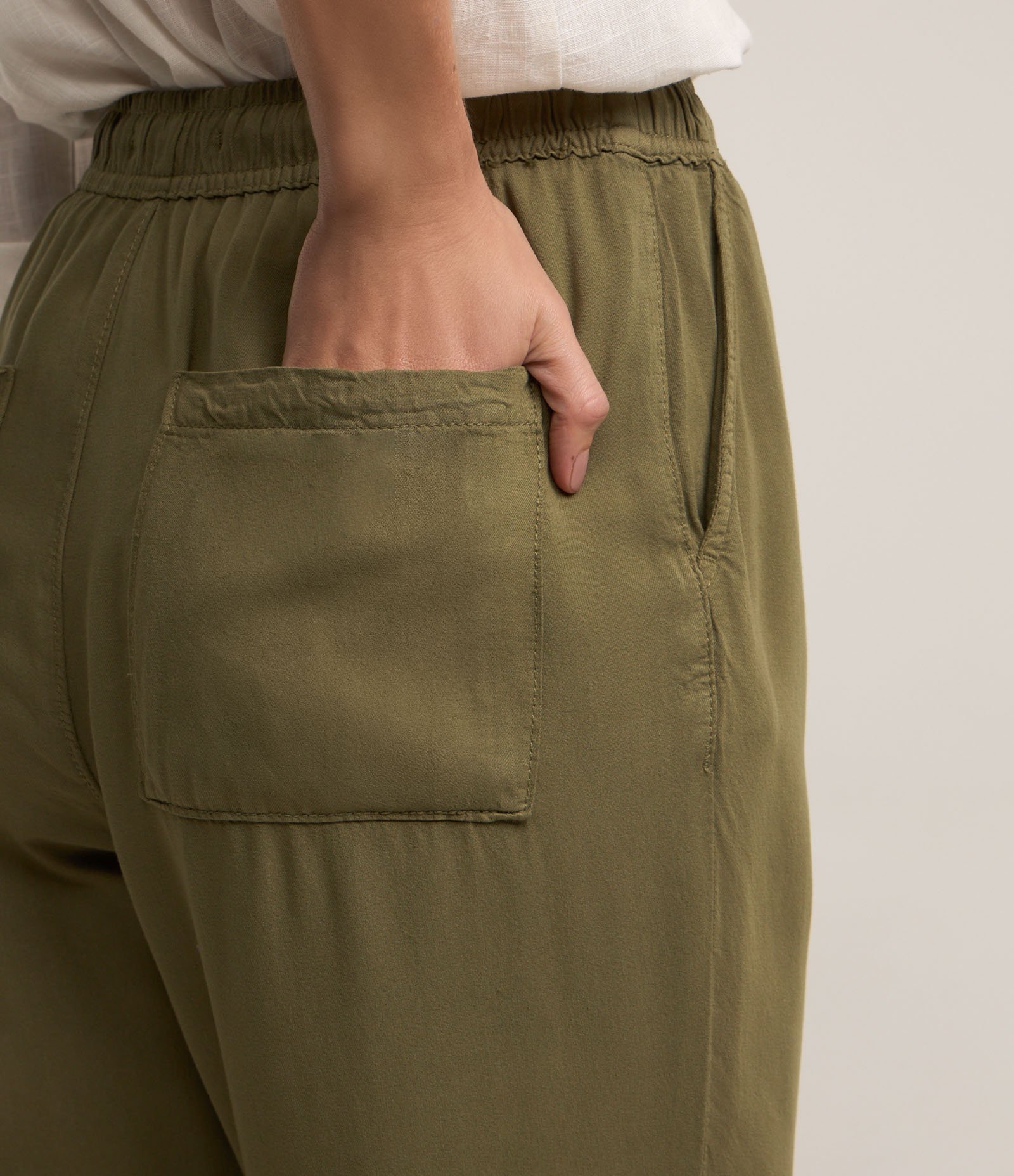 Calça Reta Cropped Cintura Alta em Sarja com Amarração Verde 3