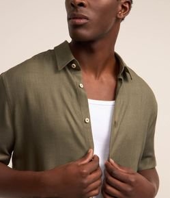 Camisa Texturizada em Viscose com Abotoamento Frontal