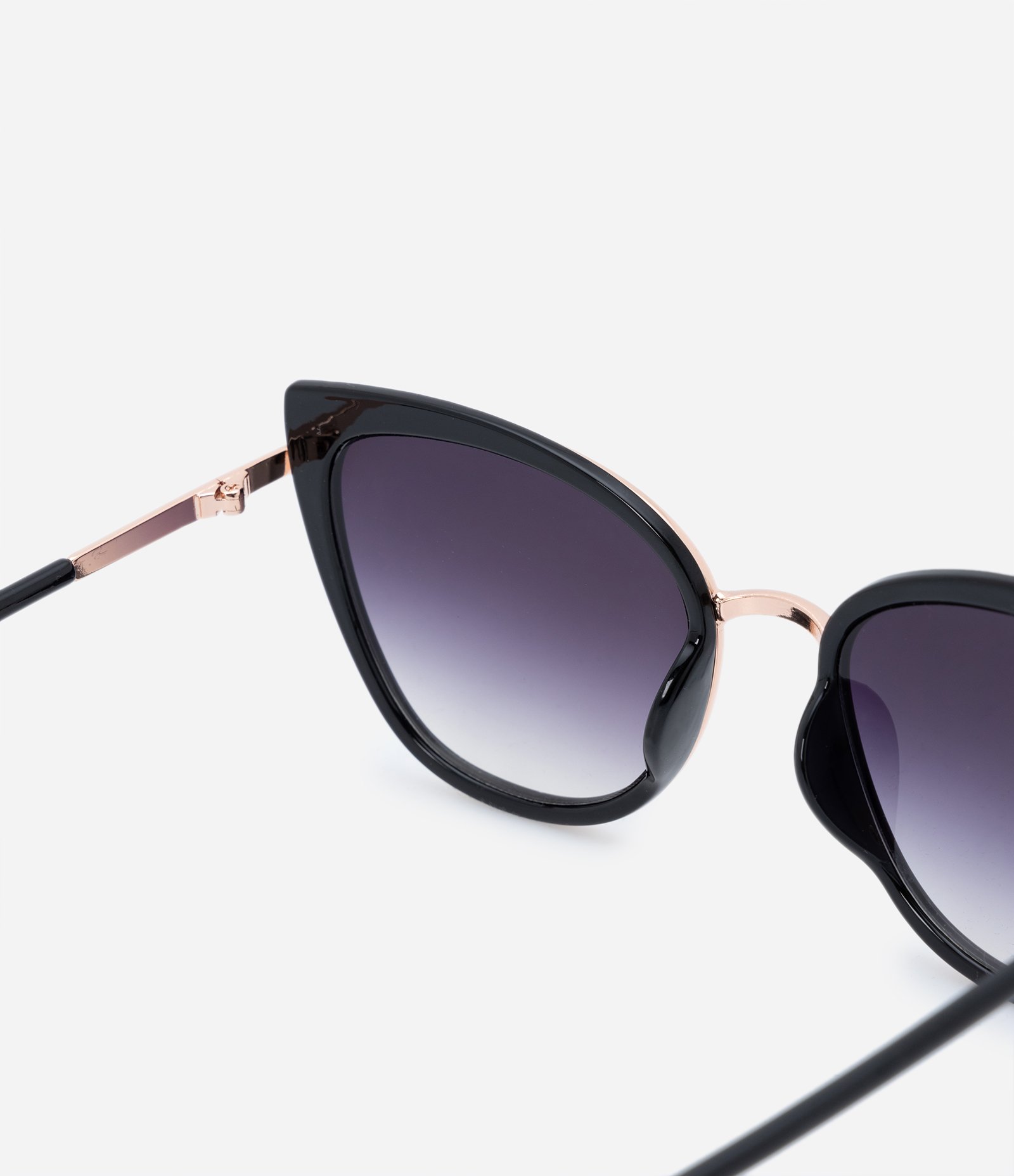 Óculos Gateado Médio com Lentes Degradê Preto 4