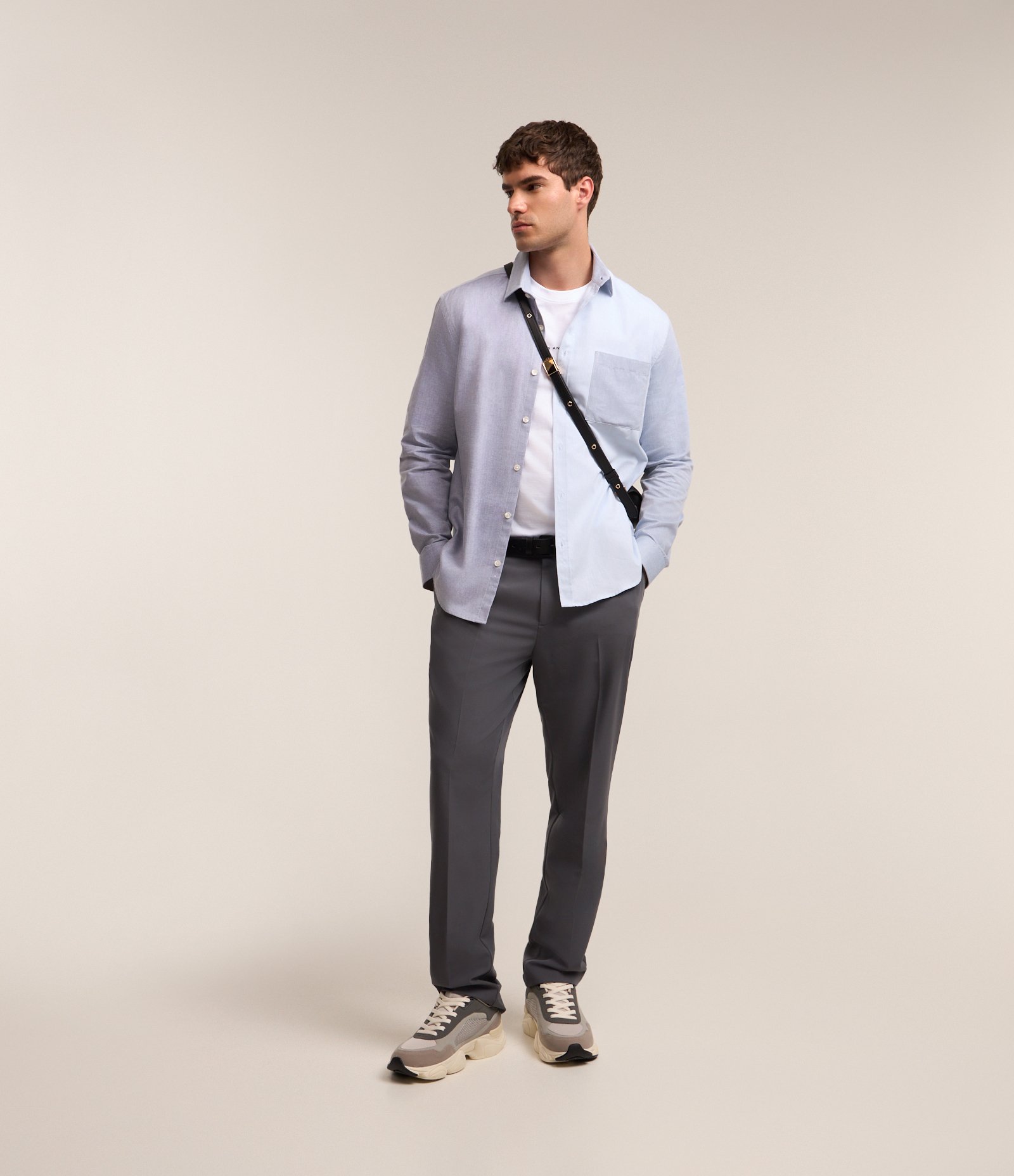 Camisa em Oxford com Bloco de Cor e Bolsos Contrastante Cinza/Azul 2