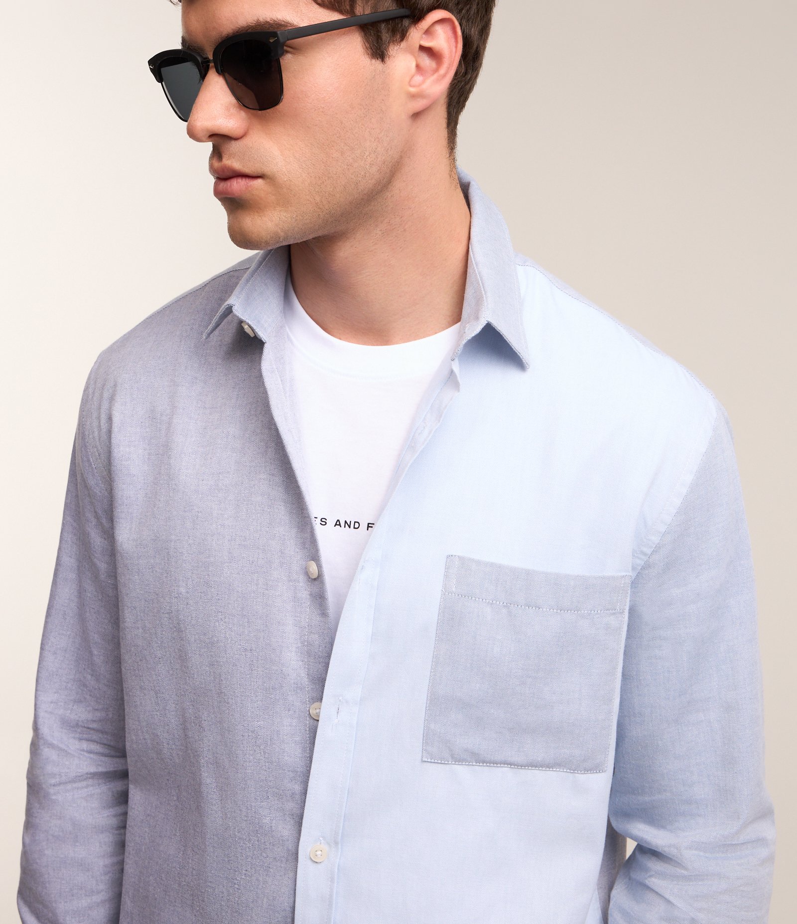 Camisa em Oxford com Bloco de Cor e Bolsos Contrastante Cinza/Azul 3