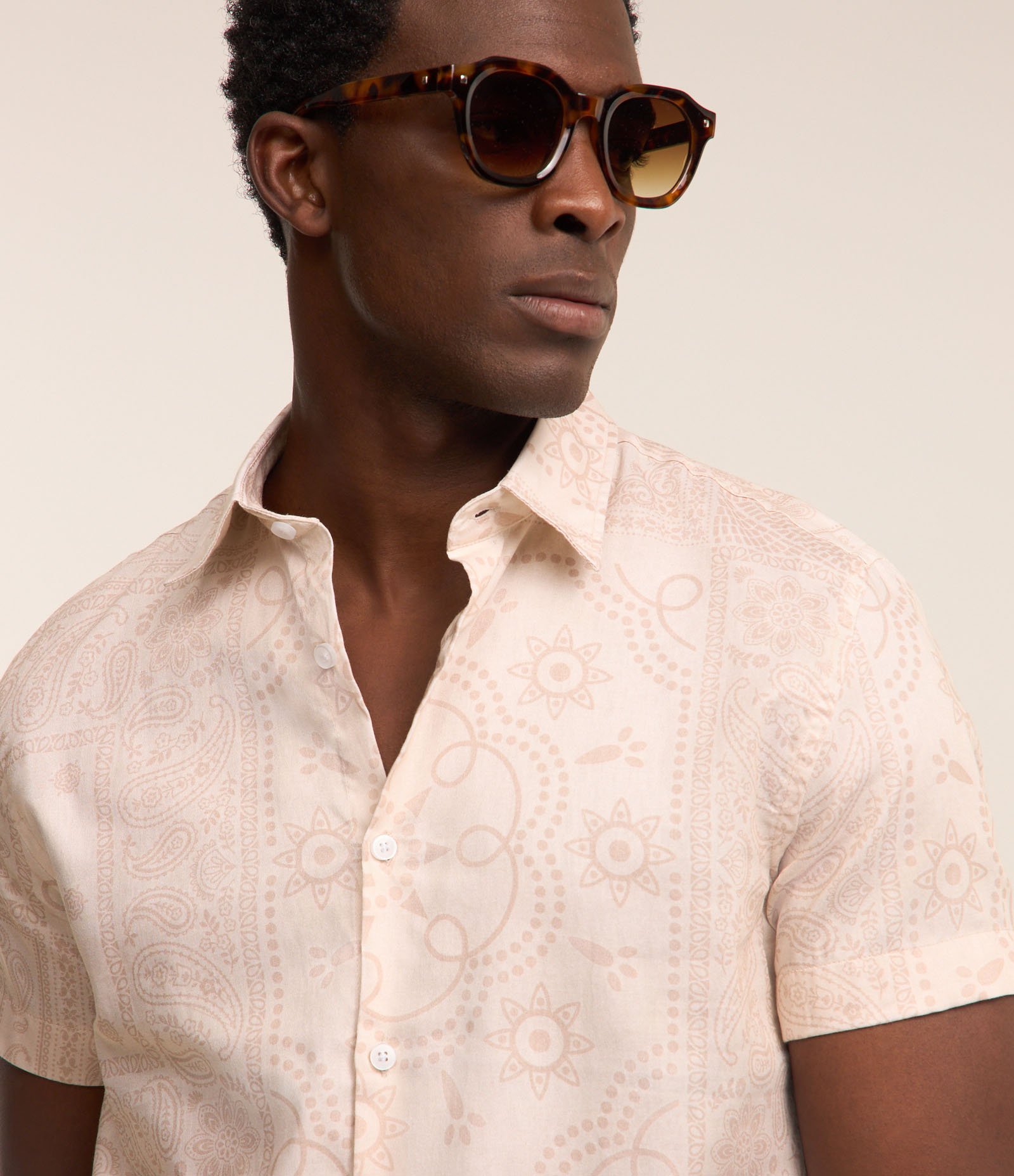 Camisa em Tricoline com Estampa Paisley Bege 1