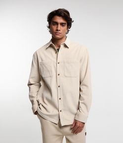 Camisa Comfort em Algodão com Textura Cotelê e Bolsos