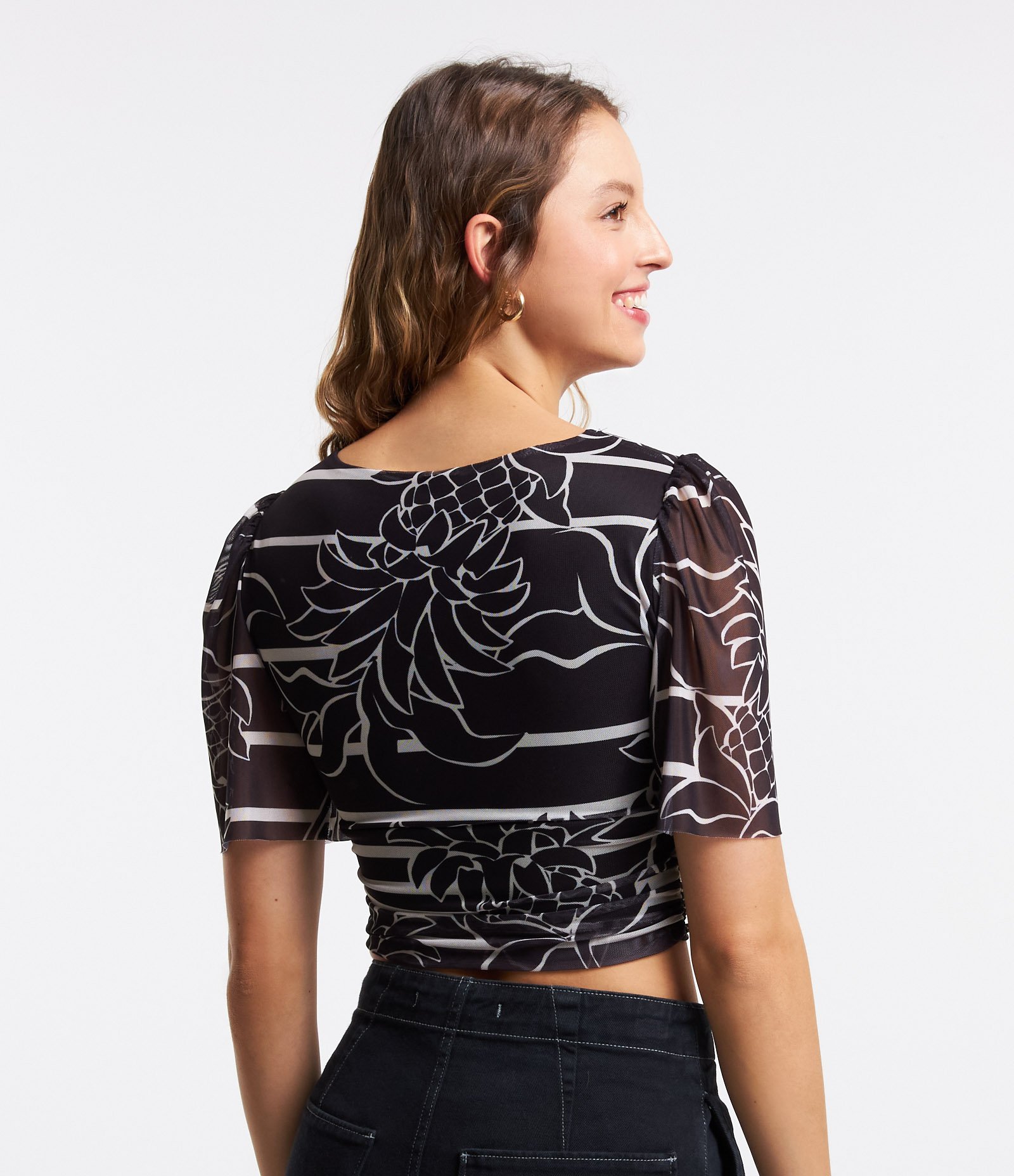 Blusa Manga Curta em Tule Listrado com Estampa Tropical Preto 3