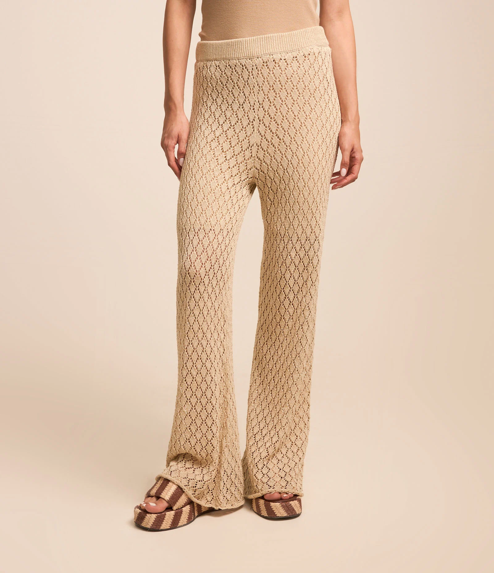 Calça Reta em Tricô Metalizado com Efeito Crochetada Off White 2