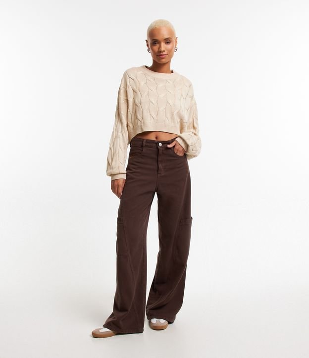 Calça Wide Leg em Sarja com Bolsos Laterais