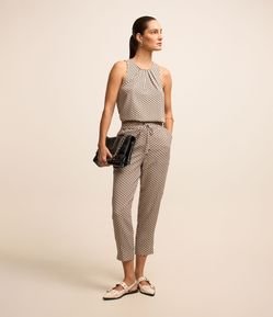 Calça Fluida em Crepe com Amarração e Estampa Geométrica
