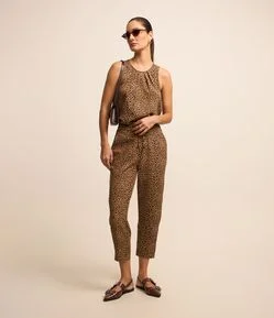 Calça em Crepe com Amarração no Cós e Estampa Animal Print