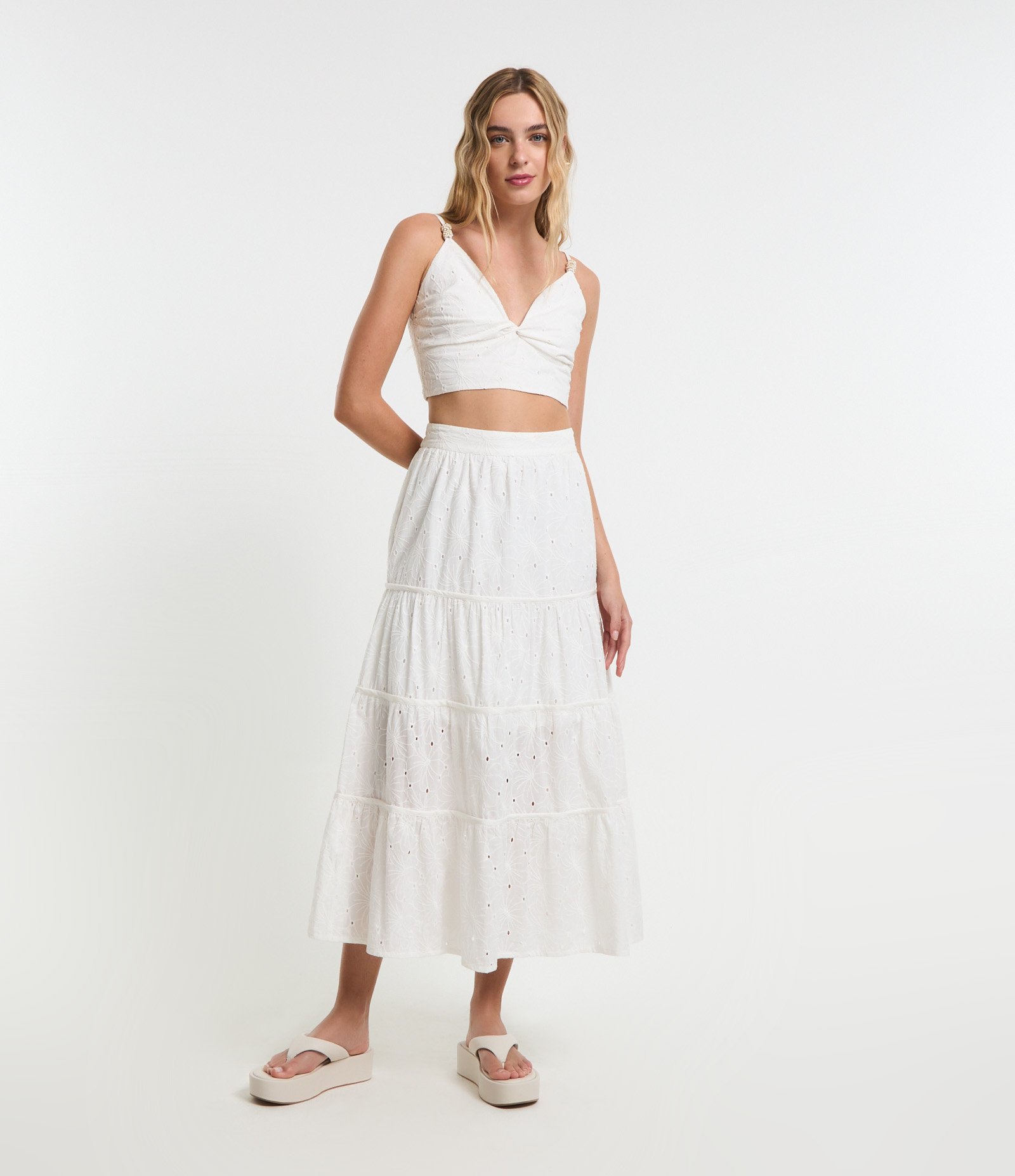 Saia Longa em Laise com Textura Floral e Babado na Barra Branco 1