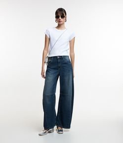 Calça Barrel Cintura Alta em Jeans com Recorte no Joelho