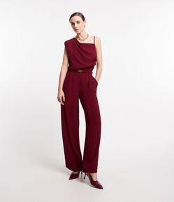 Calça Wide Leg em Crepe com Cinto Texturizado e Pregas