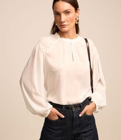 Blusa Texturizada em Chiffon com Detalhe nos Ombros