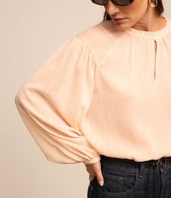 Blusa Texturizada em Chiffon com Detalhe nos Ombros