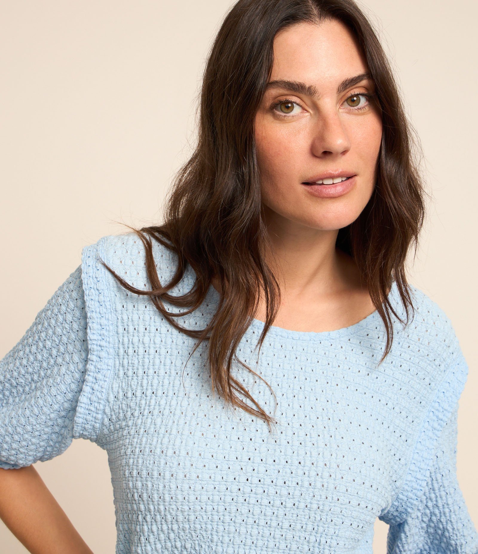 Blusa em Algodão Texturizado com Cava Destacada e Vazados Azul 3