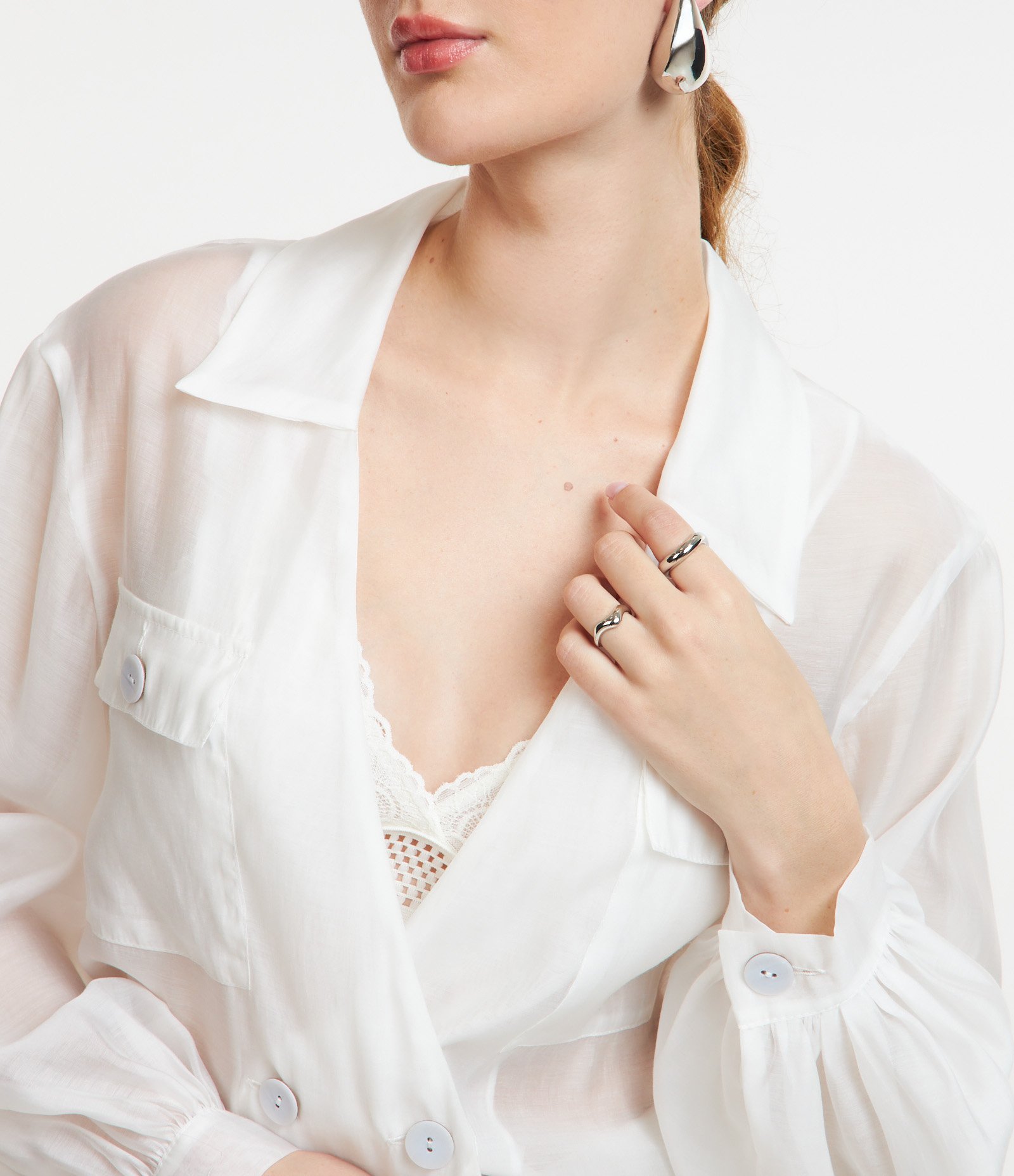 Blusa Alfaiatada em Liocel com Abotoamento Frontal Transpassado Branco Neve 3