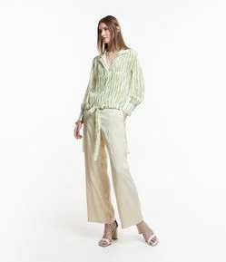 Calça Reta em Chiffon com Abotoamento no Cós