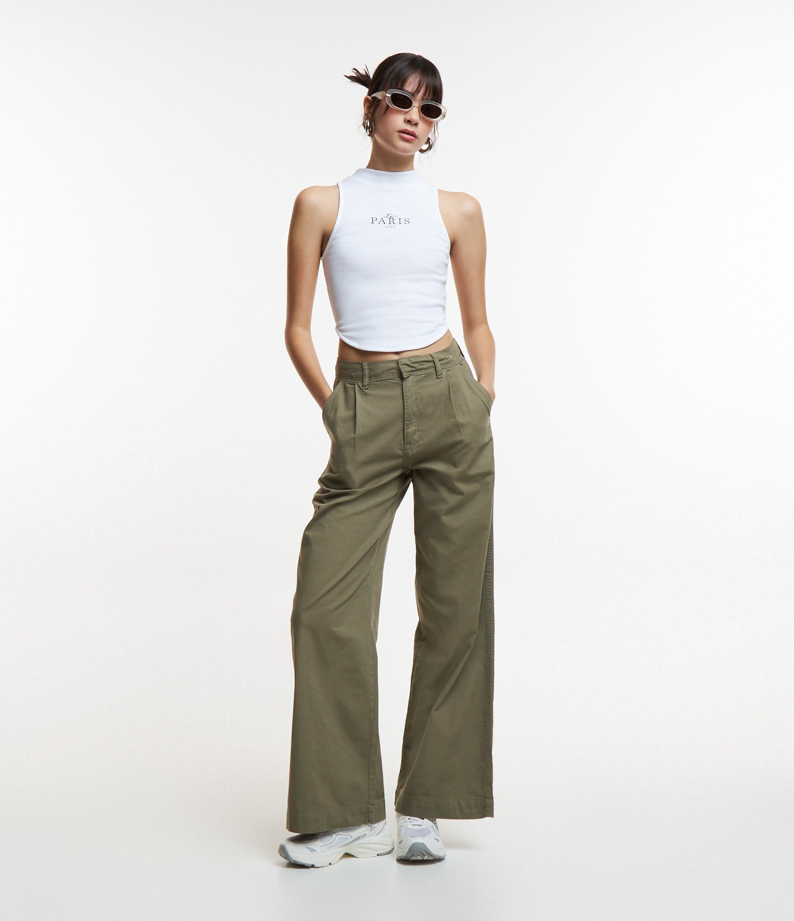 Calça Wide Leg  Alfaiatda em Sarja com Pregas e Bolsos Verde 1