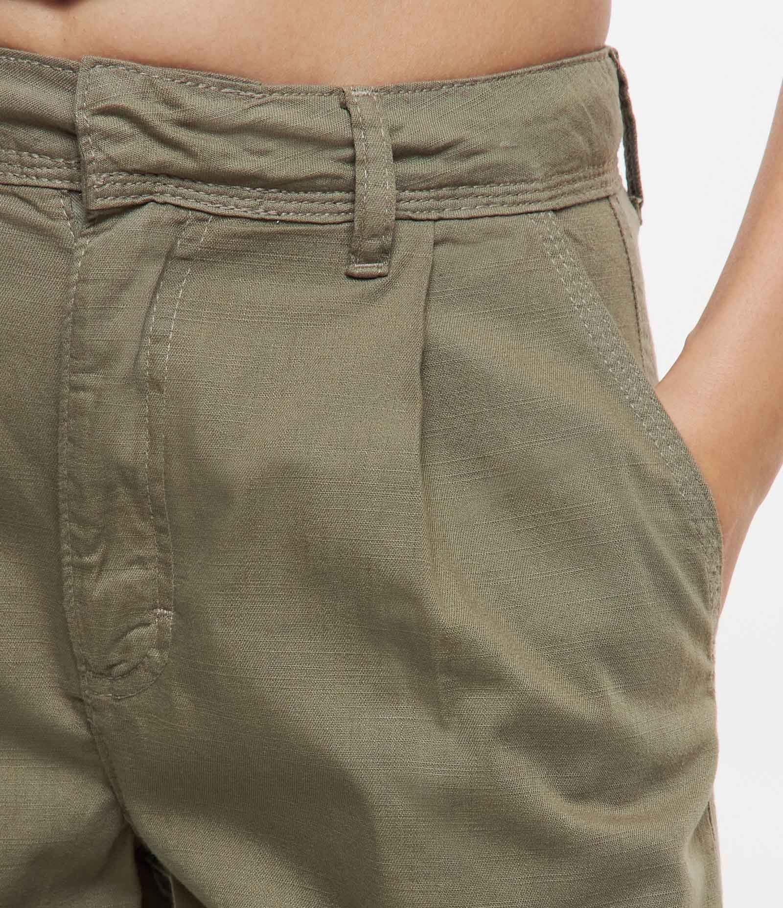 Calça Wide Leg  Alfaiatda em Sarja com Pregas e Bolsos Verde 4