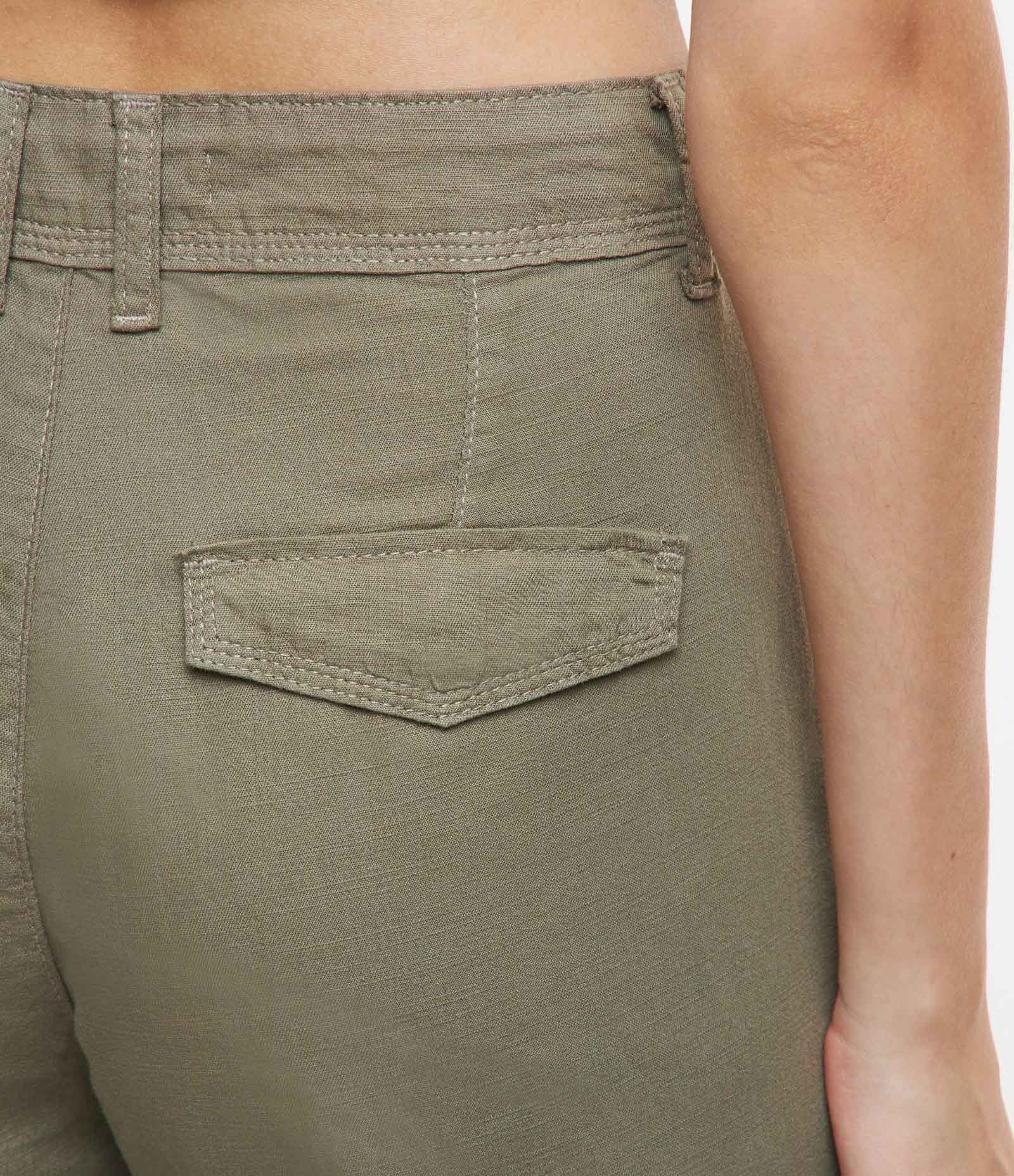 Calça Wide Leg  Alfaiatda em Sarja com Pregas e Bolsos Verde 5