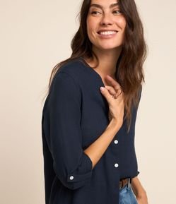 Camisa em Viscolinho com Abotoamento Frontal