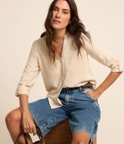 Camisa em Viscolinho com Abotoamento Frontal