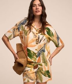 Camisa em Viscolinho com Abotoamento e Estampa Folhagens