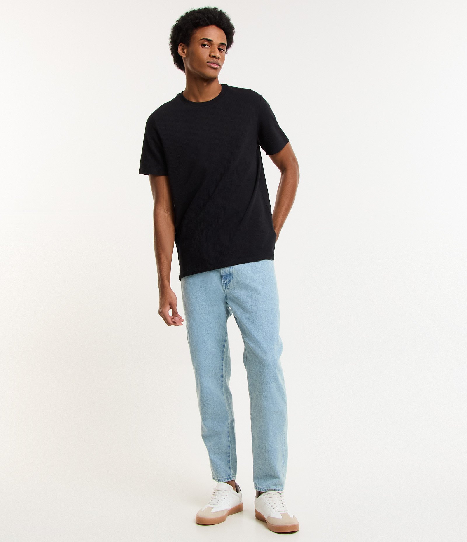 Camiseta Regular Ana Ruga com Textura Preto 2