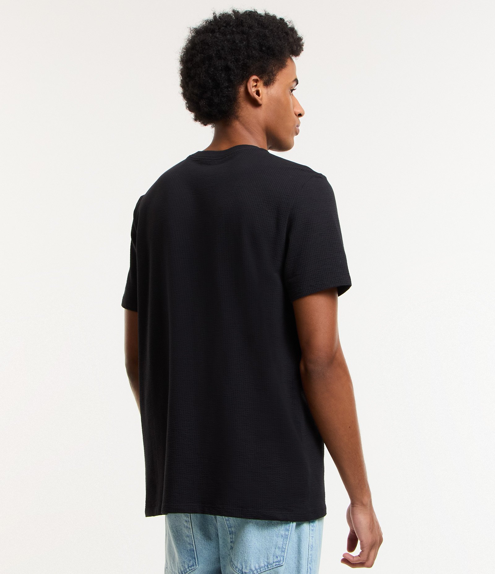 Camiseta Regular Ana Ruga com Textura Preto 3