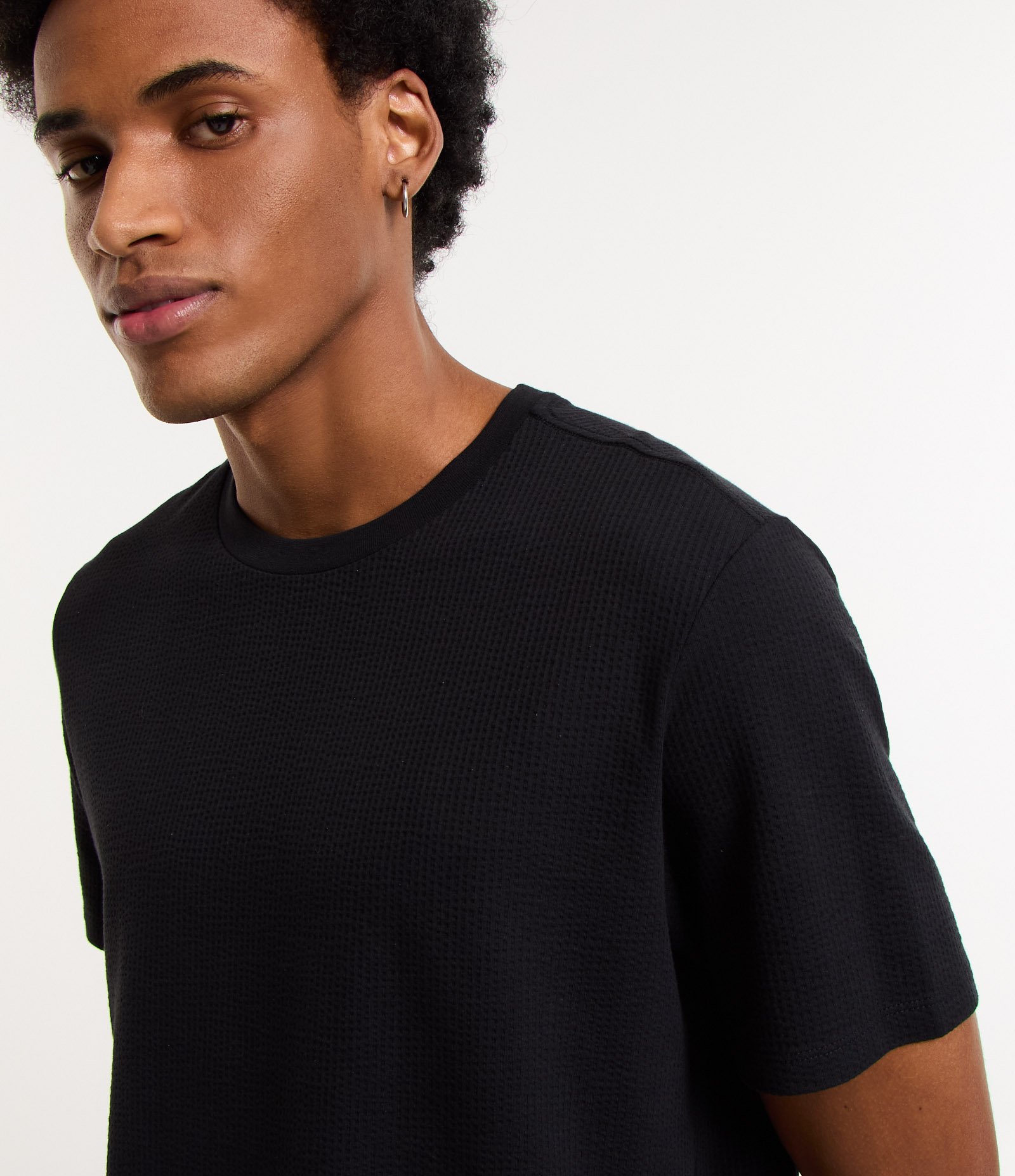 Camiseta Regular Ana Ruga com Textura Preto 4