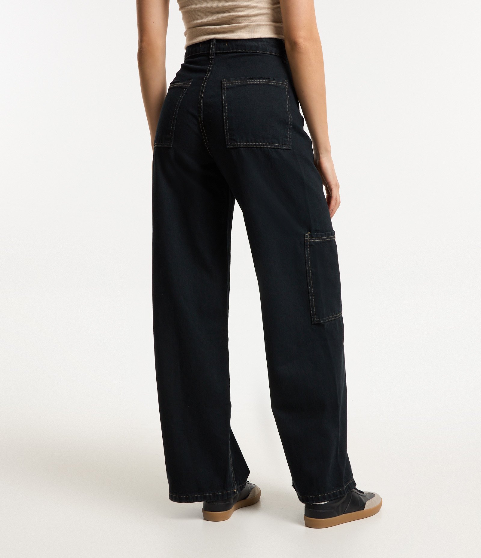 Calça Wide Leg em Jeans com Recortes e Bolsos sem Lapela Preto 3