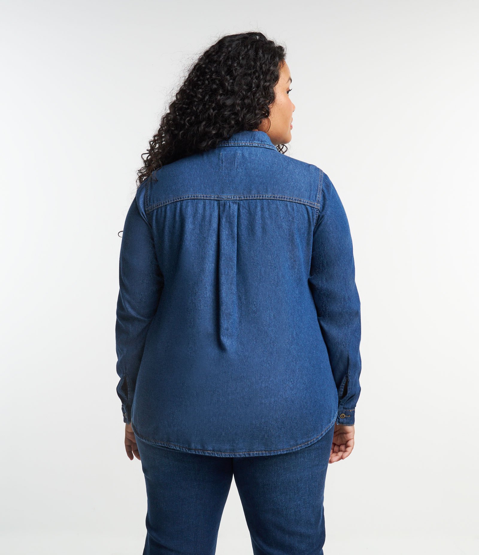 Camisa em Jeans com Bolso no Peito Curve & Plus Size Azul Jeans 3