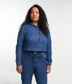 Camisa em Jeans com Bolso no Peito Curve & Plus Size