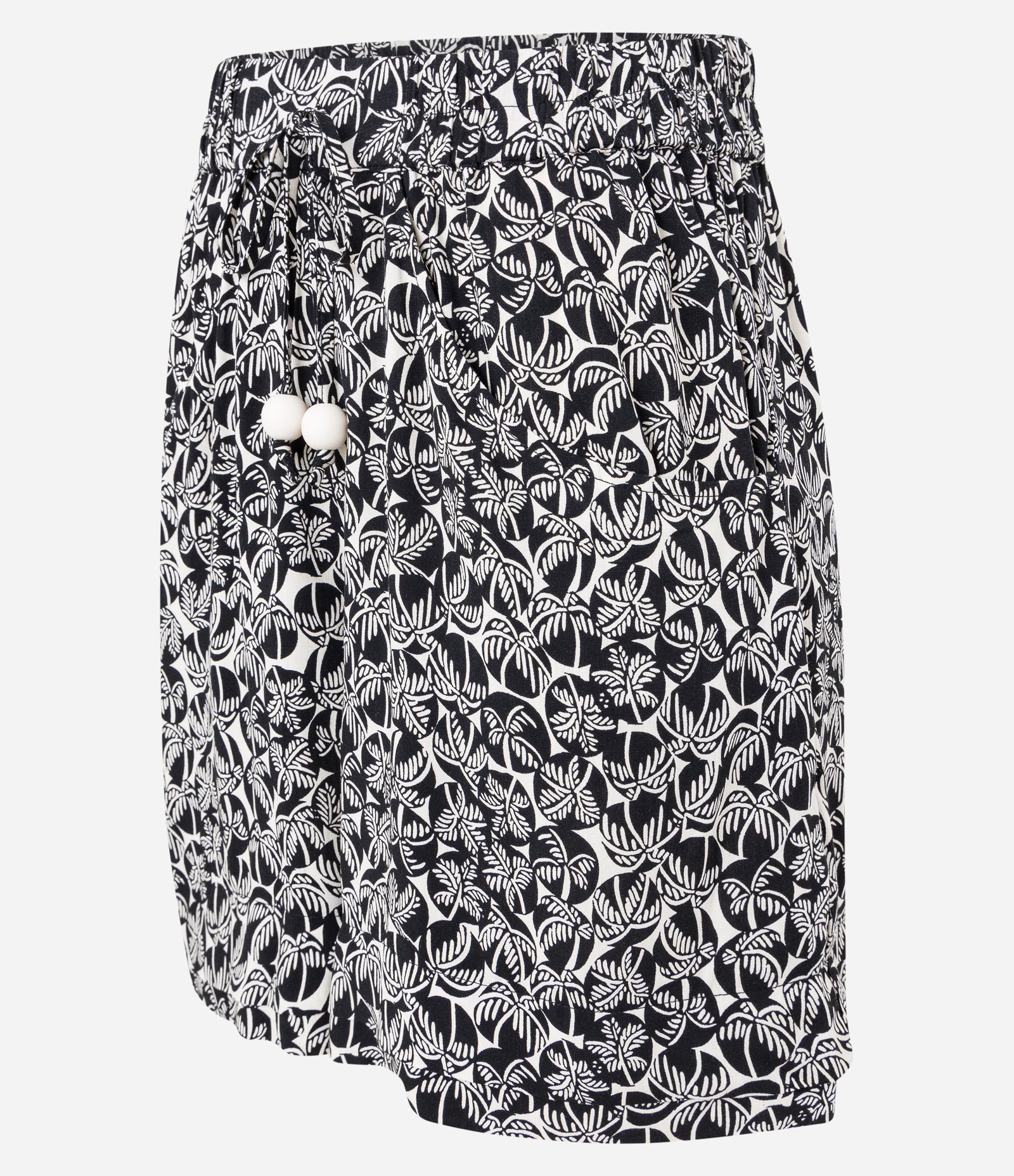 Short em Viscose com Amarração na Cintura e Estampa Folhagens Preto/ Branco 6