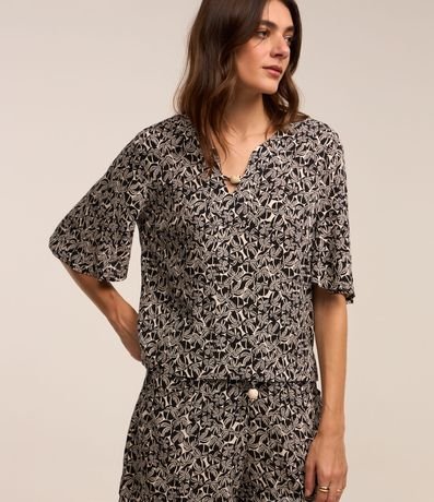 Menor preço em Blusa em Viscose com Decote V e Estampa Folhagens