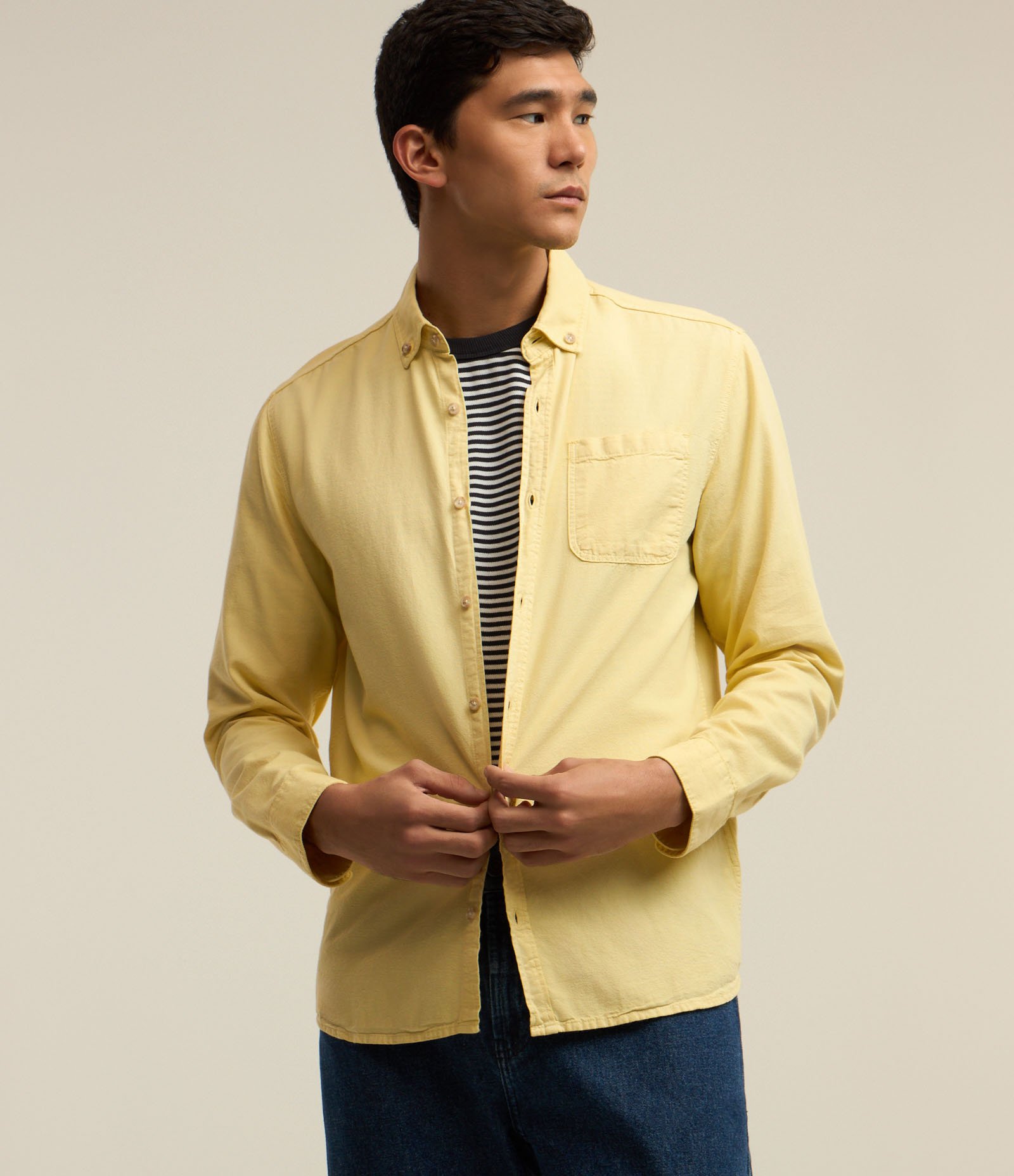 Camisa Regular em Oxford com Bolso Frontal Amarelo 1
