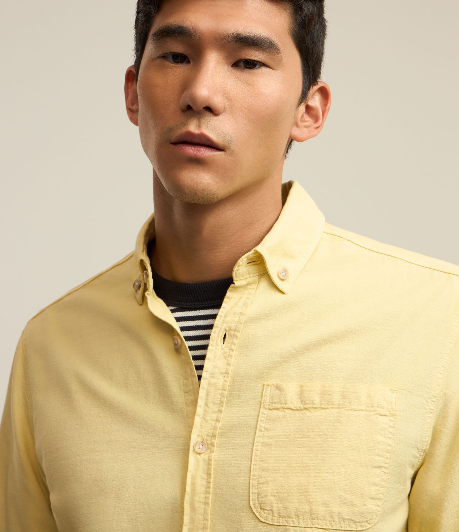 Camisa Regular em Oxford com Bolso Frontal Amarelo 6