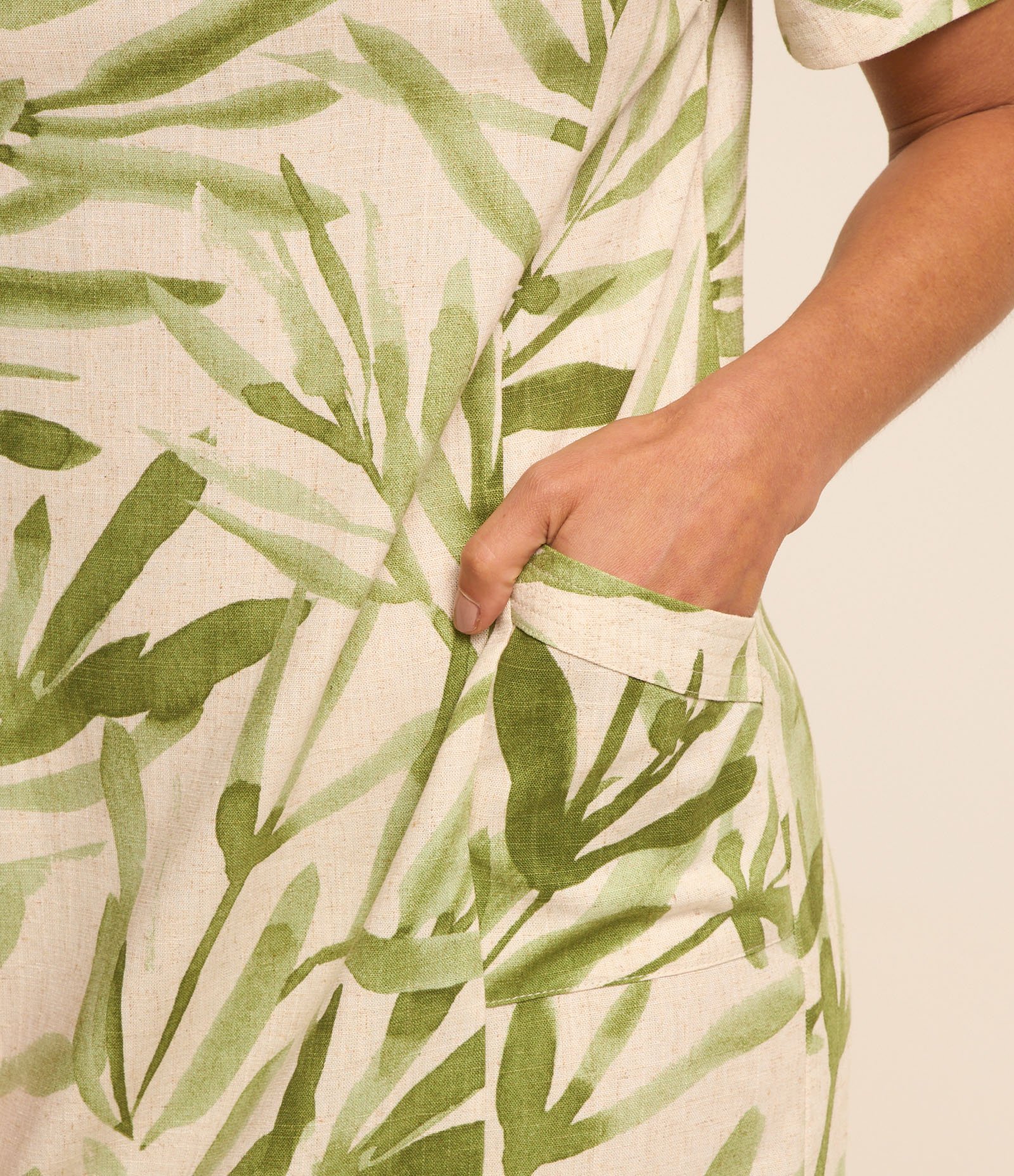 Vestido T-Shirt em Viscolinho com Folhagens Estampadas Bege/Verde 3