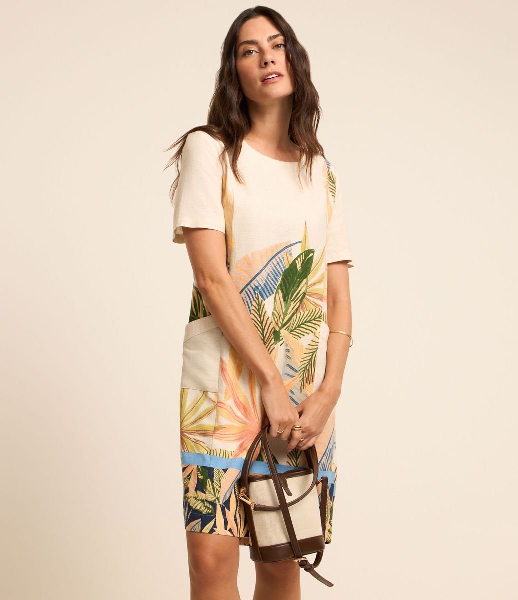 Vestido T-Shirt Curto em Viscolinho com Folhagens Estampadas