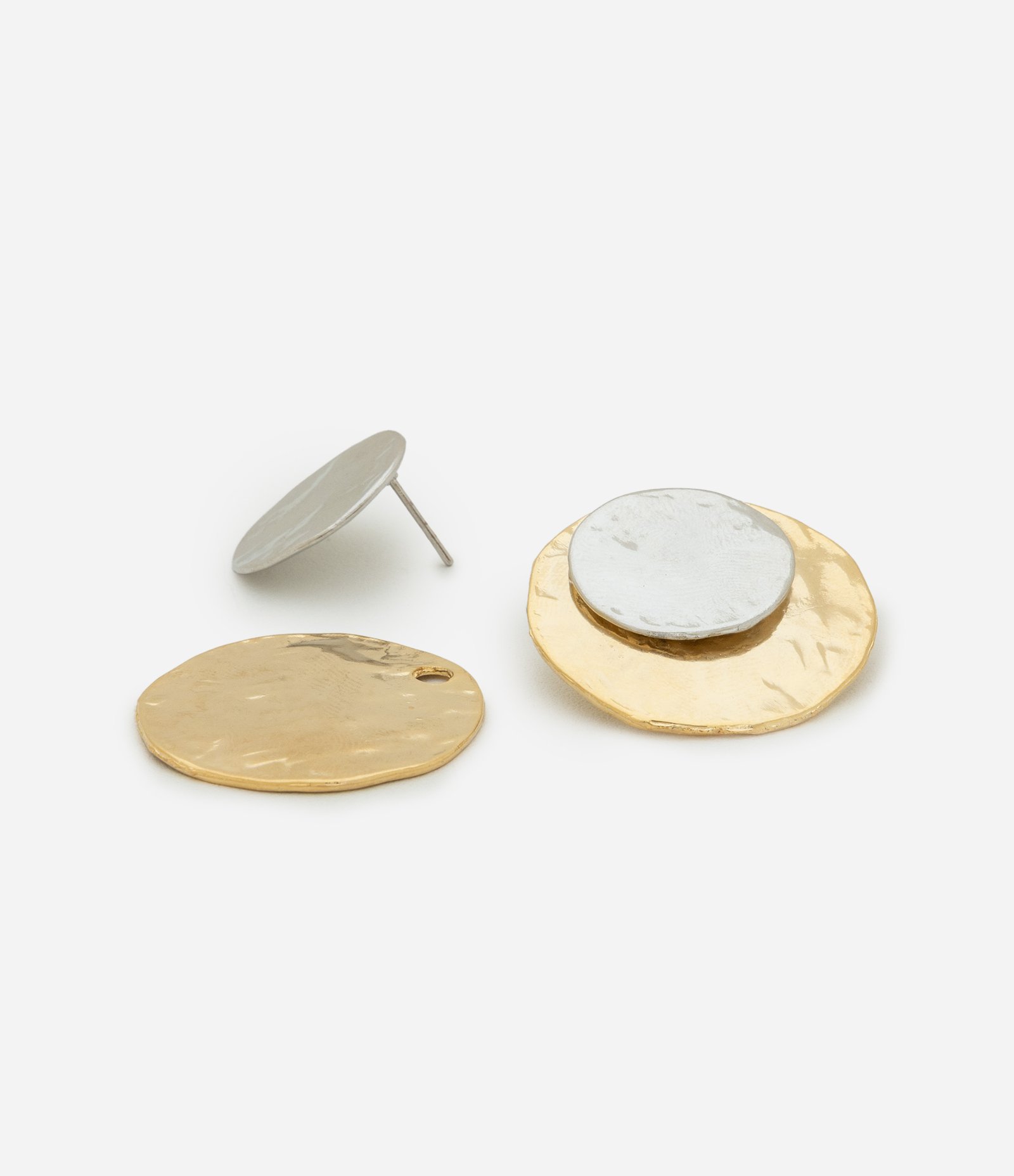 Brinco Botão Redondo com Efeito Amassado Dourado/Prata 3