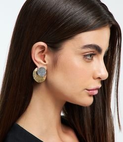 Brinco Botão Redondo com Efeito Amassado