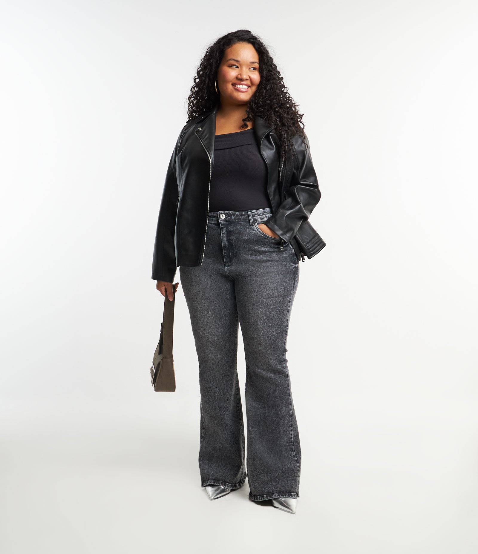 Blusa em Ribana Decote Ombro a Ombro Ashua Curve & Plus Size Preto 2