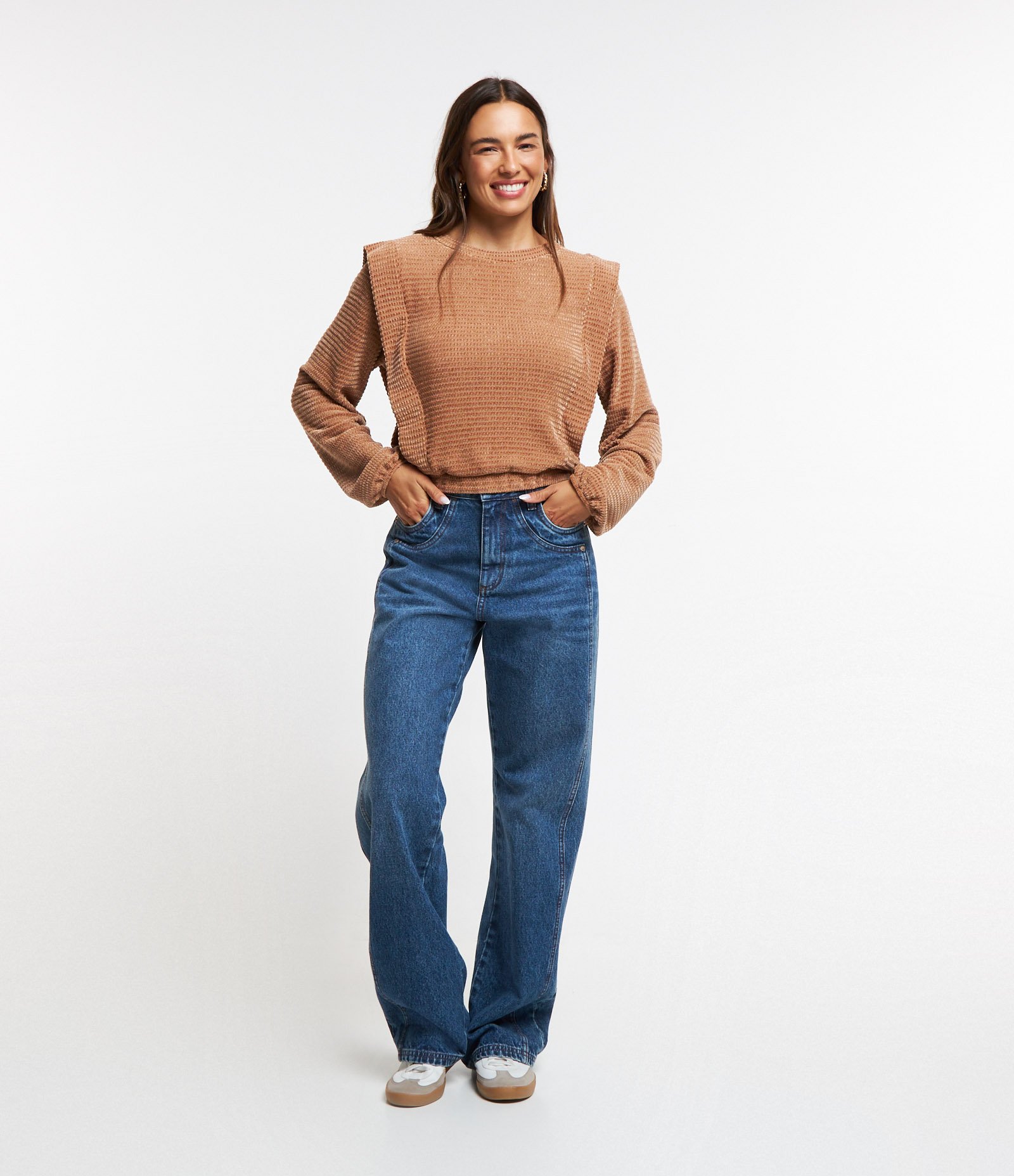 Blusa Texturizada em Plush com Babados Marrom 2