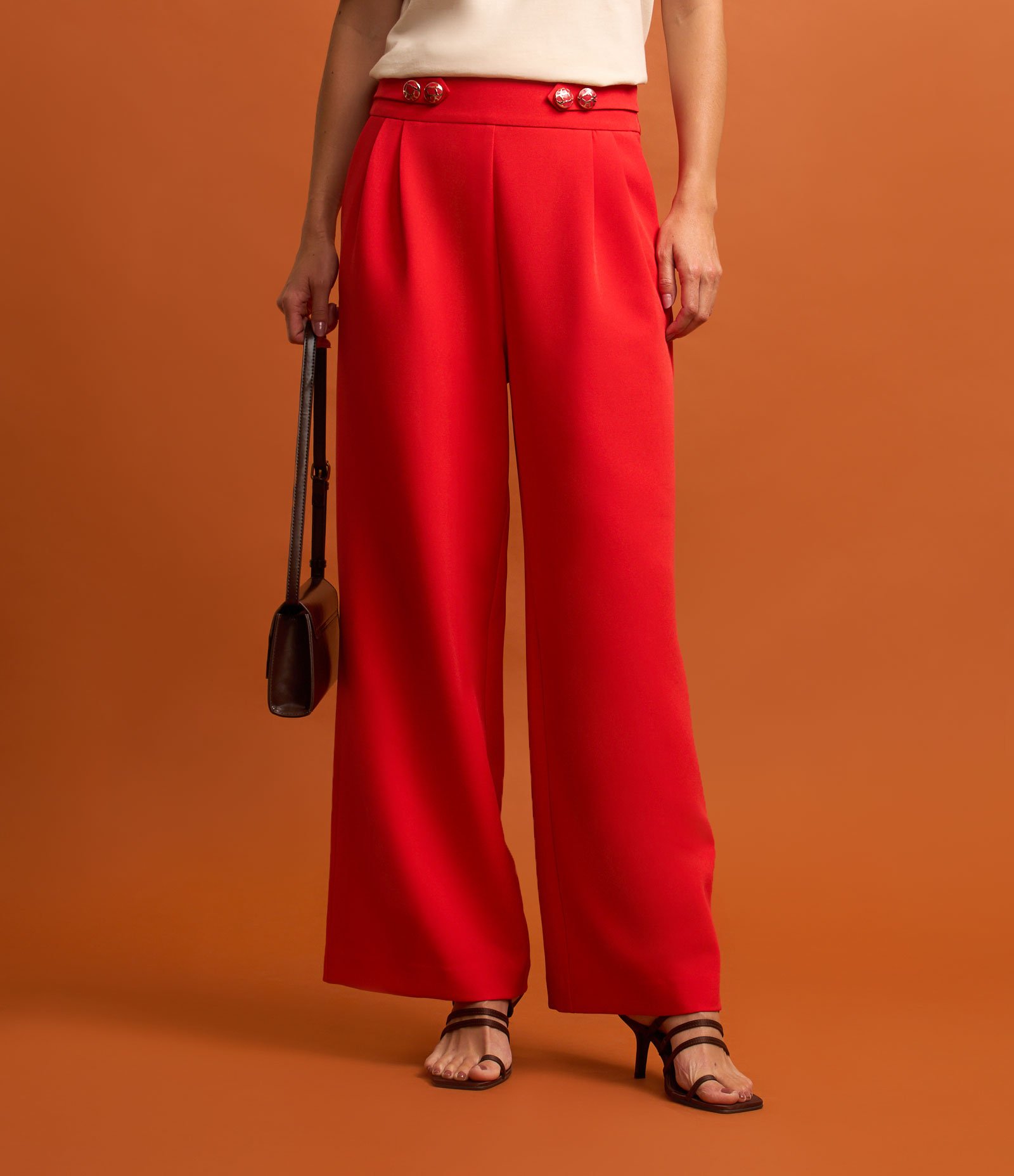 Calça Wide Leg Alfaiatada com Faixas Abotoadas Vermelho 2