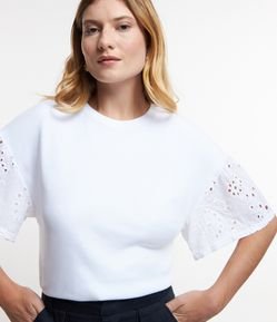 Blusa em Suedine com Recorte Bufante na Manga e Texturas Laise