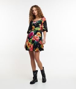Vestido Curto em Viscose Floral com Manga Bufante Bordada