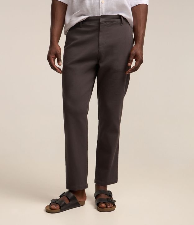 Calça Slim Cropped Texturizada em Sarja