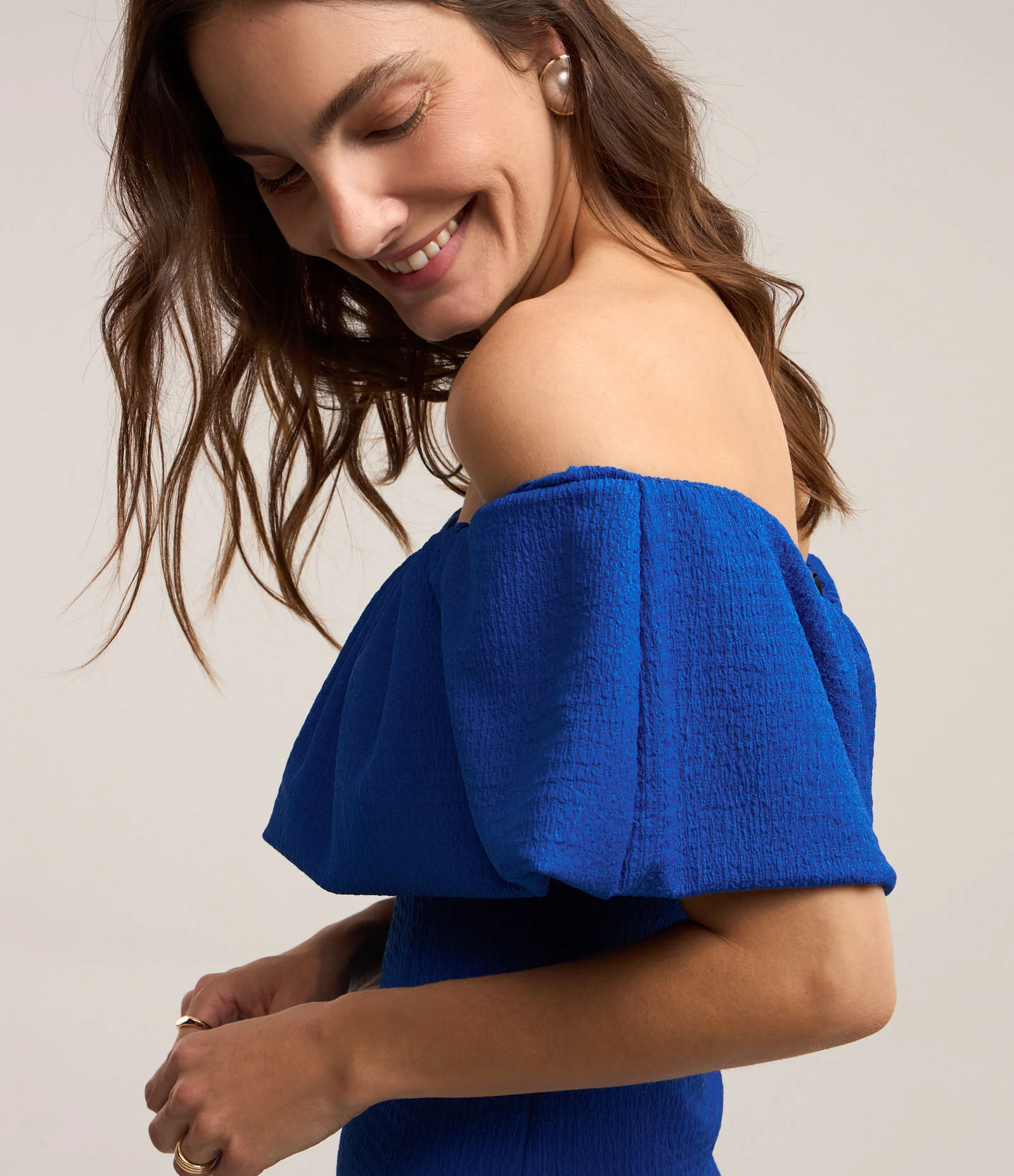 Vestido Ombro a Ombro em Malha Polyvelour com Babado Sobreposto Azul 2